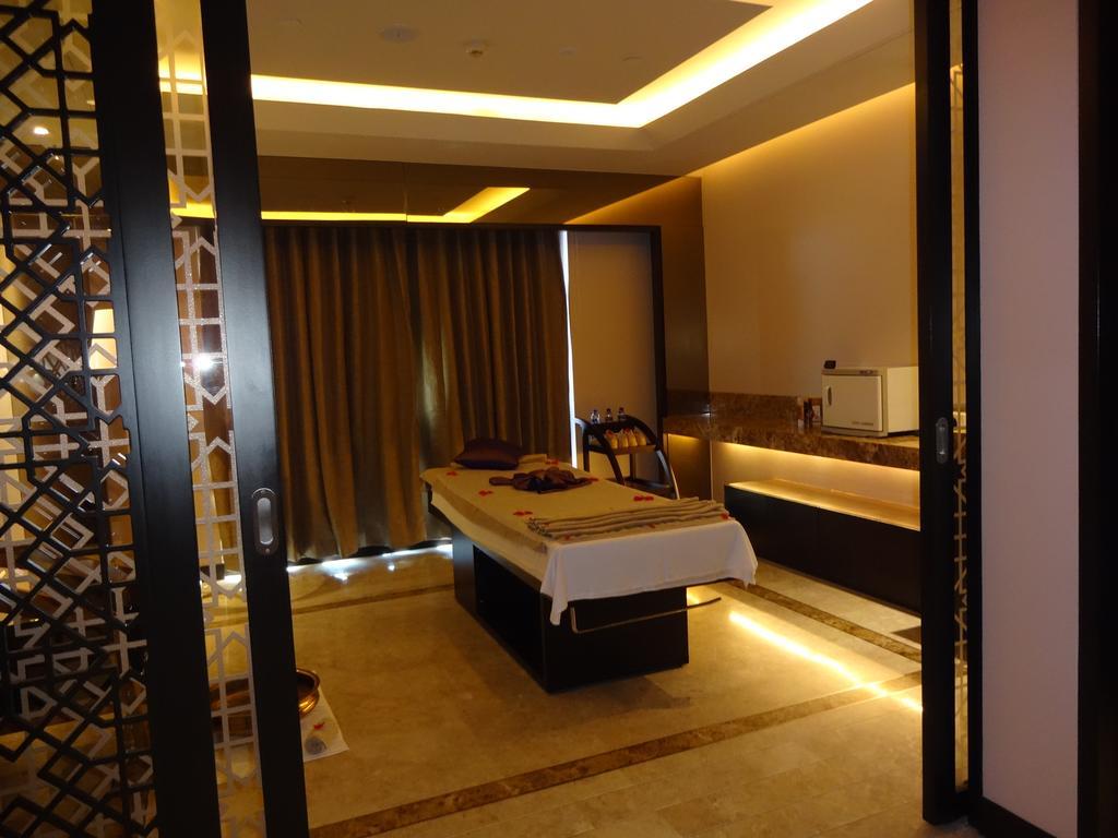 Radisson Blu Coimbatore Hotel Exterior photo A spa treatment room